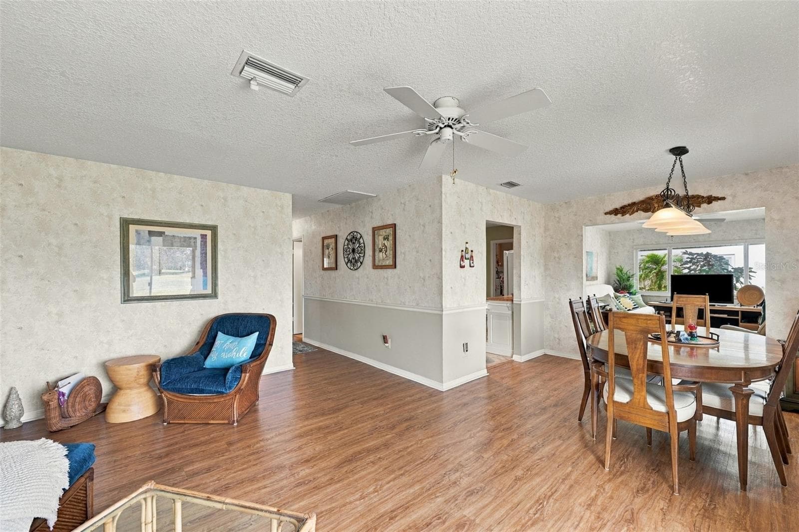 Easy access and view points from room to room, really opens up the space. - 215 GENET CT, SUN CITY CENTER