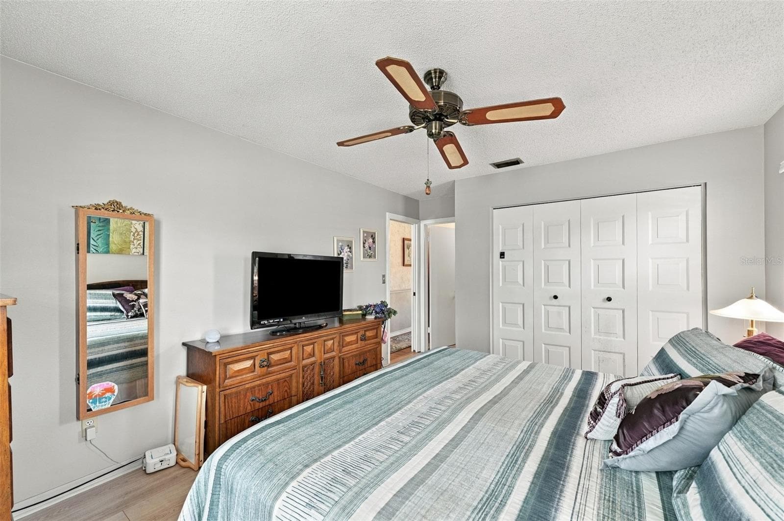 An ensuite bathroom for maximum privacy. - 215 GENET CT, SUN CITY CENTER