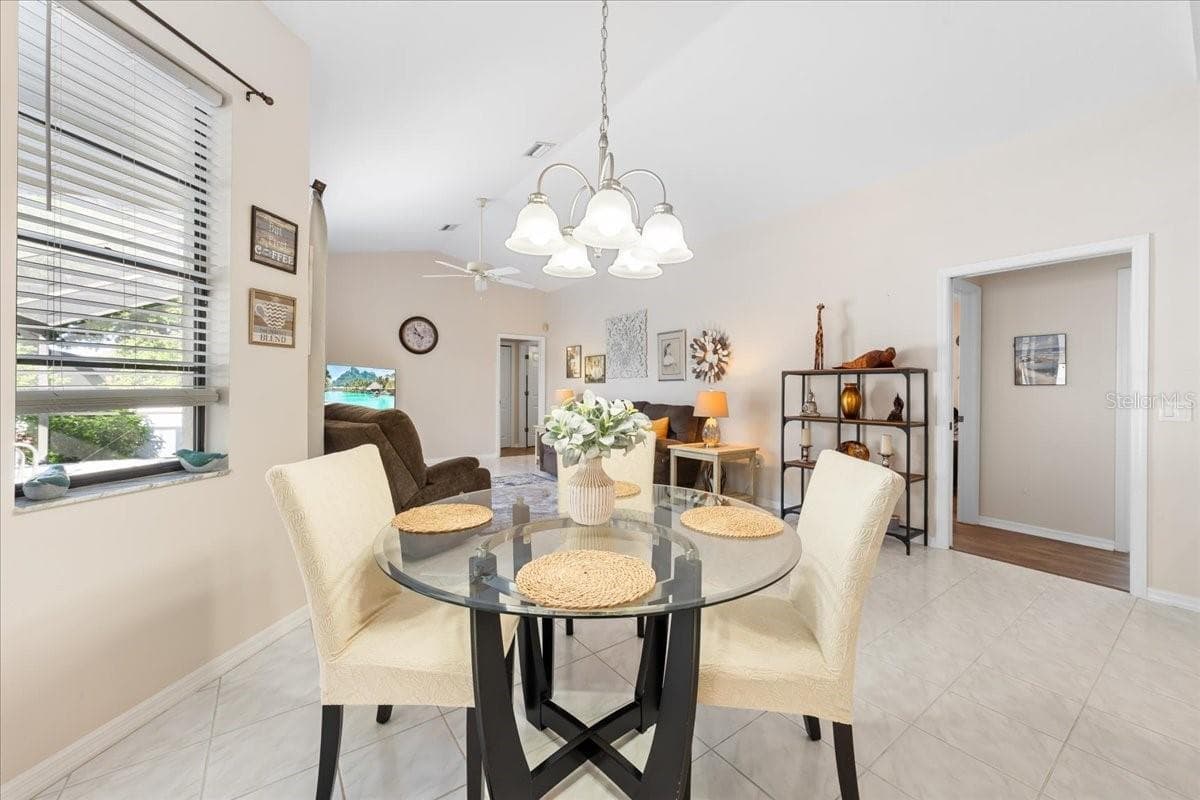 Breakfast Nook - 2656 SADDLEWOOD LN, PALM HARBOR