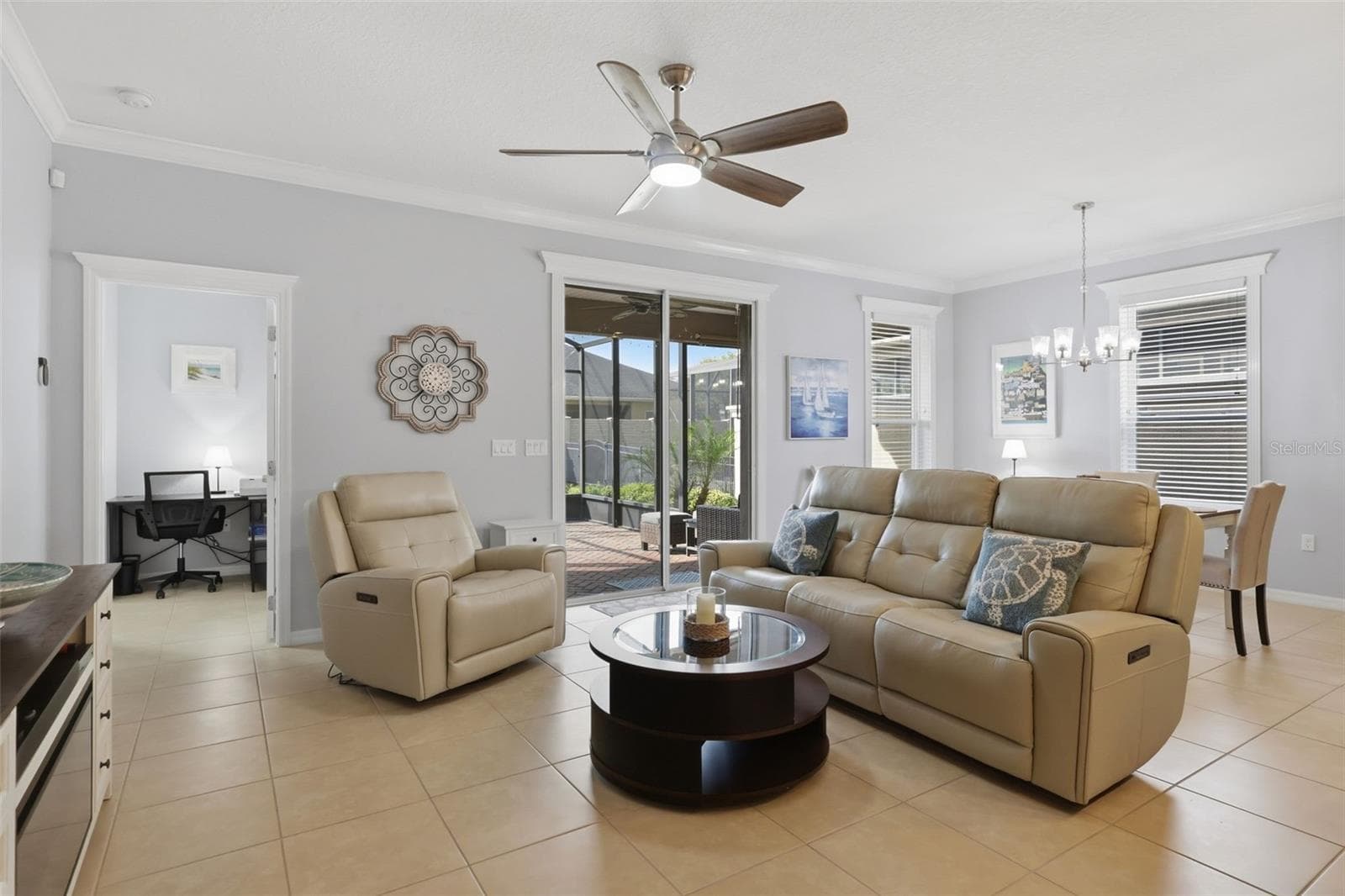 Single Family Residence at 902 TIDAL POND DR, GROVELAND, photo 2 of 51