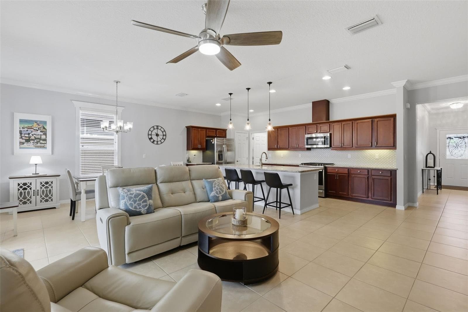 Single Family Residence at 902 TIDAL POND DR, GROVELAND, photo 4 of 51