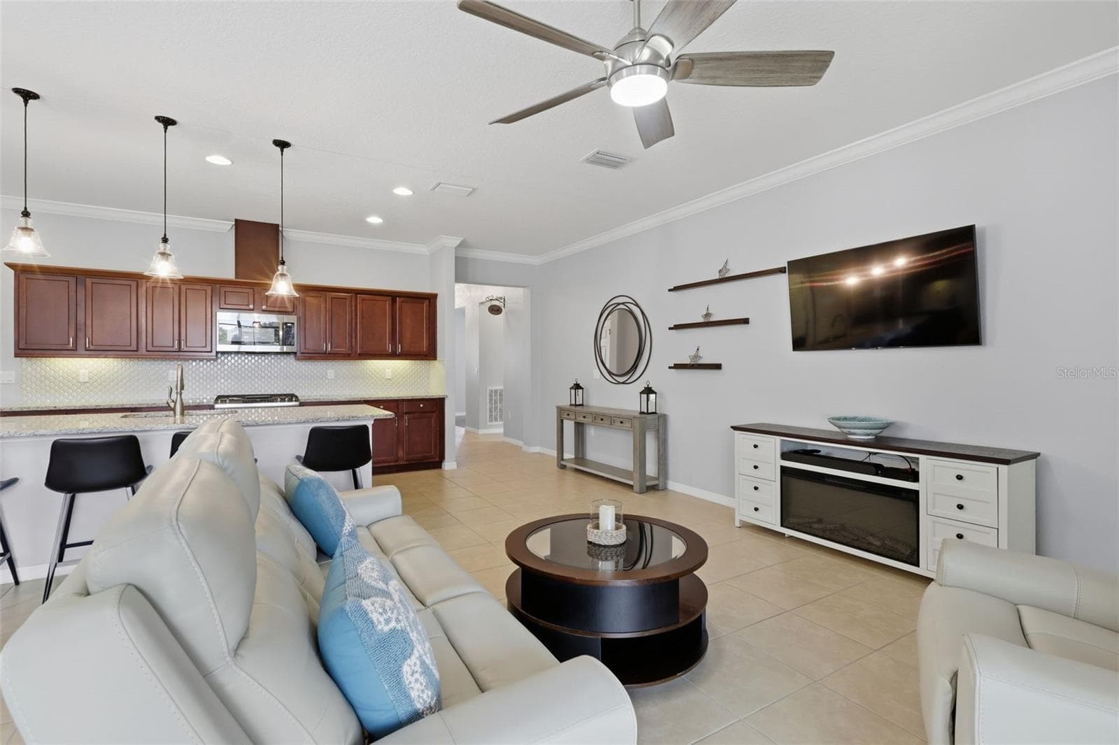 Single Family Residence at 902 TIDAL POND DR, GROVELAND, photo 5 of 51
