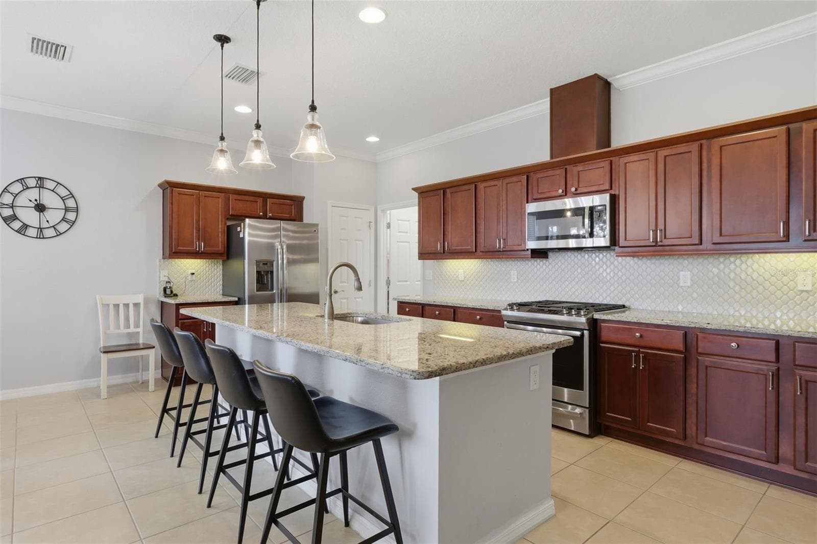 Single Family Residence at 902 TIDAL POND DR, GROVELAND, photo 7 of 51