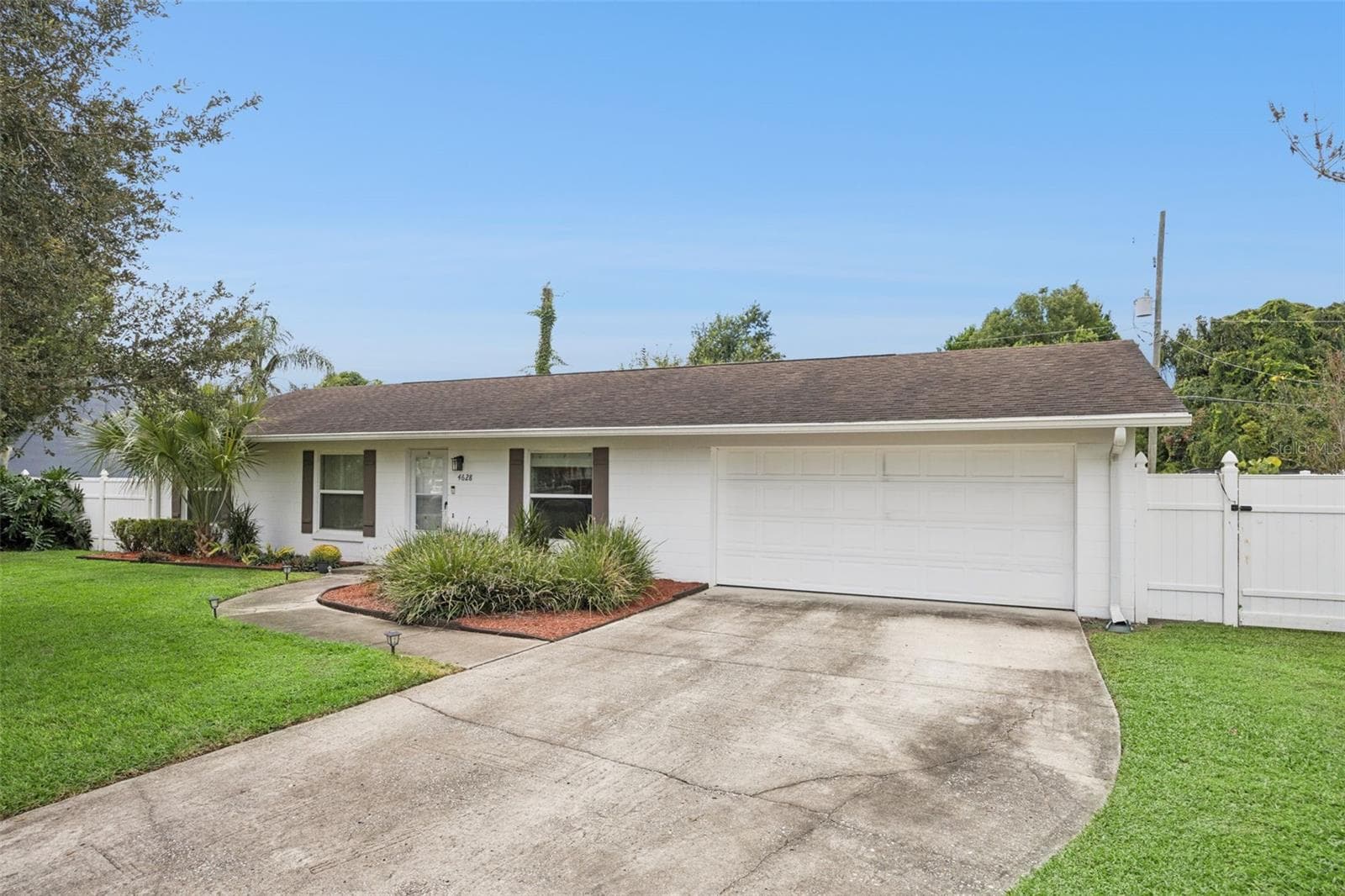 Single Family Residence at 4628 S SHORE RD, ORLANDO, photo 2 of 57