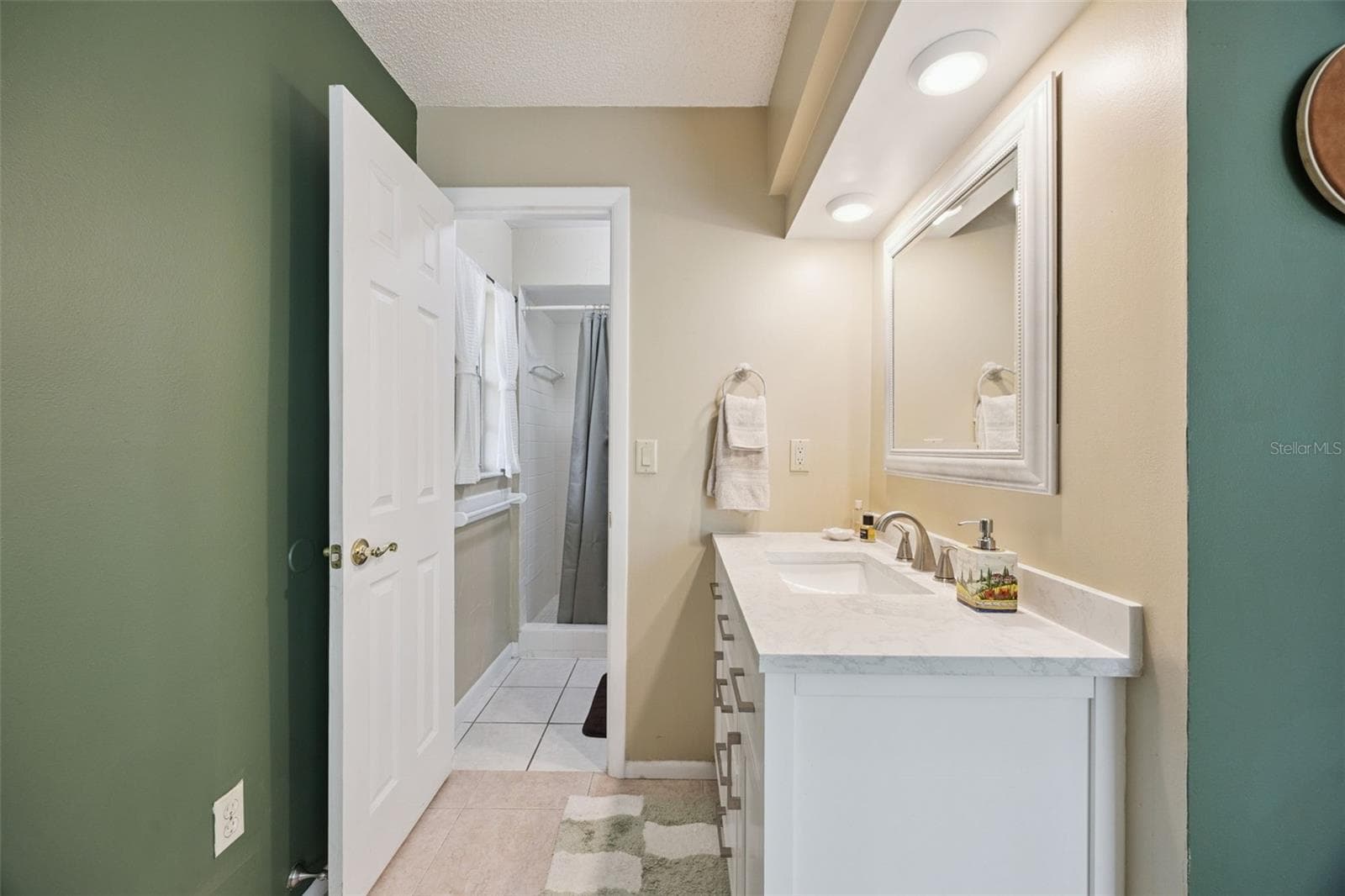 Primary ensuite full bath - 4628 S SHORE RD, ORLANDO