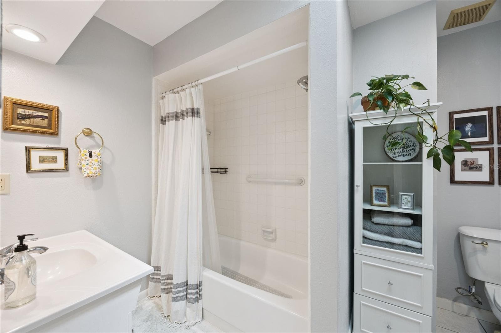 bath 2 - 4628 S SHORE RD, ORLANDO