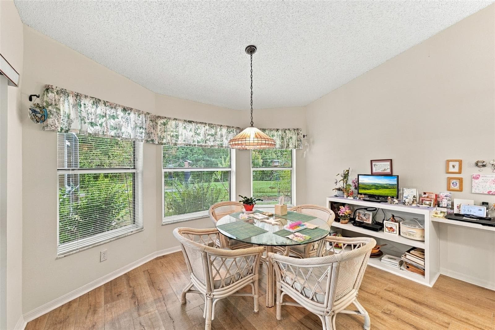 Breakfast Nook - 8657 CYPRESS LAKES BLVD, NEW PORT RICHEY