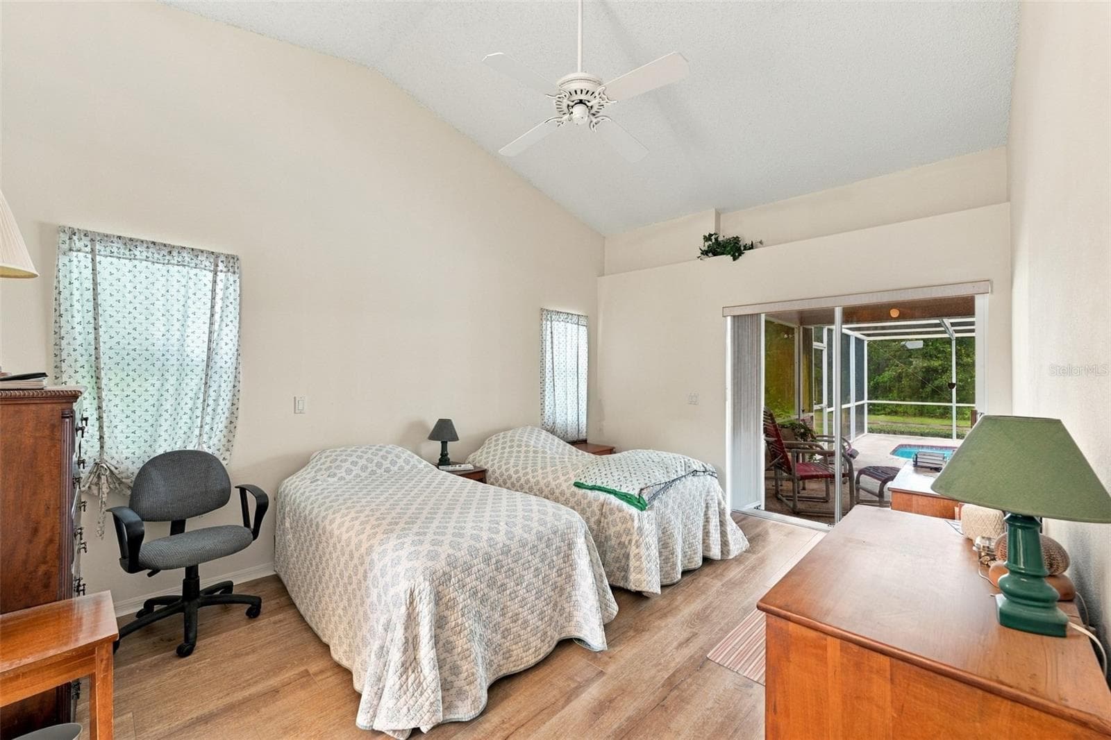 Master bedroom with access to Pool area - 8657 CYPRESS LAKES BLVD, NEW PORT RICHEY