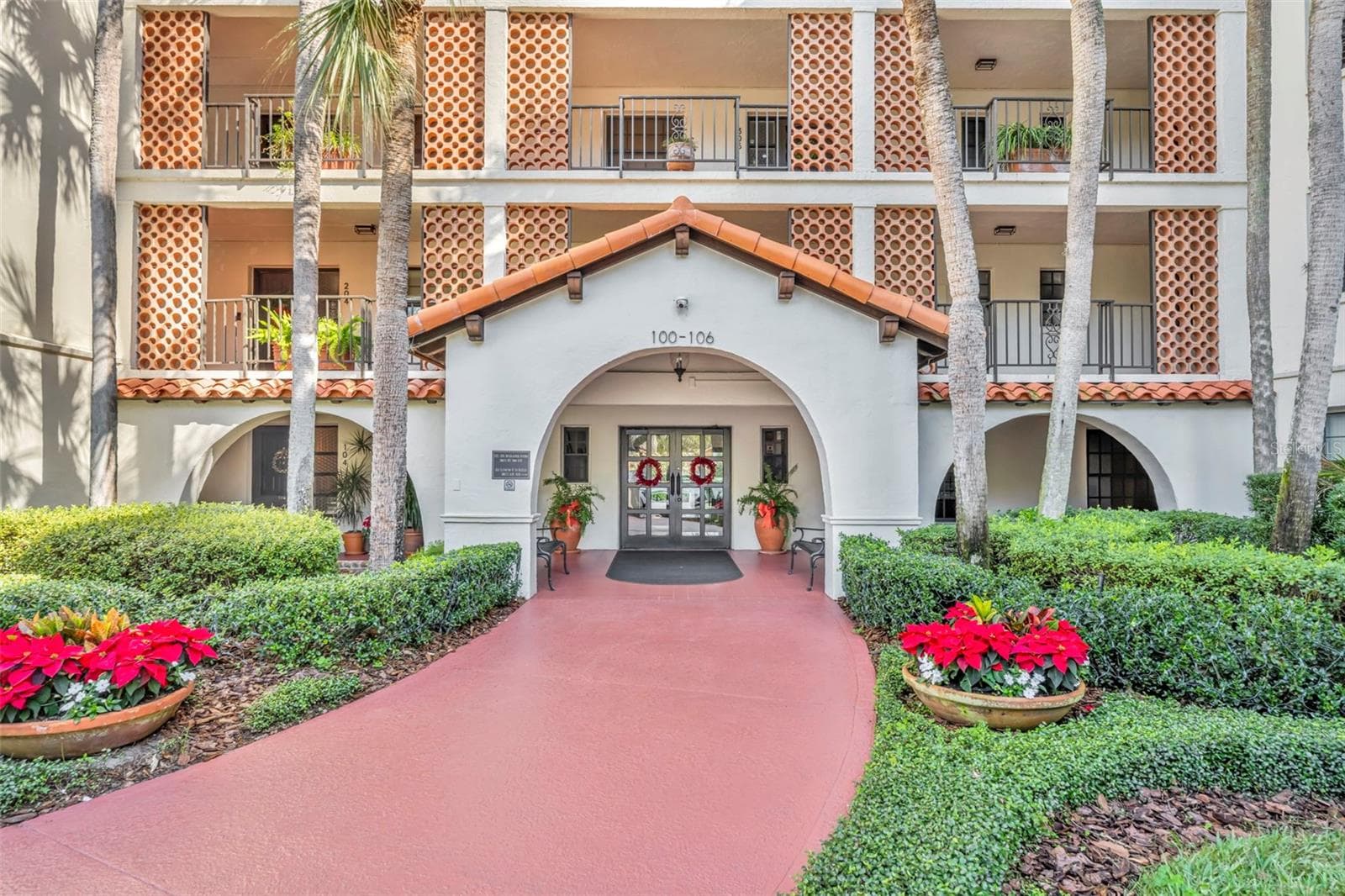 Condominium at 100 S INTERLACHEN AVE #401, WINTER PARK, photo 2 of 25