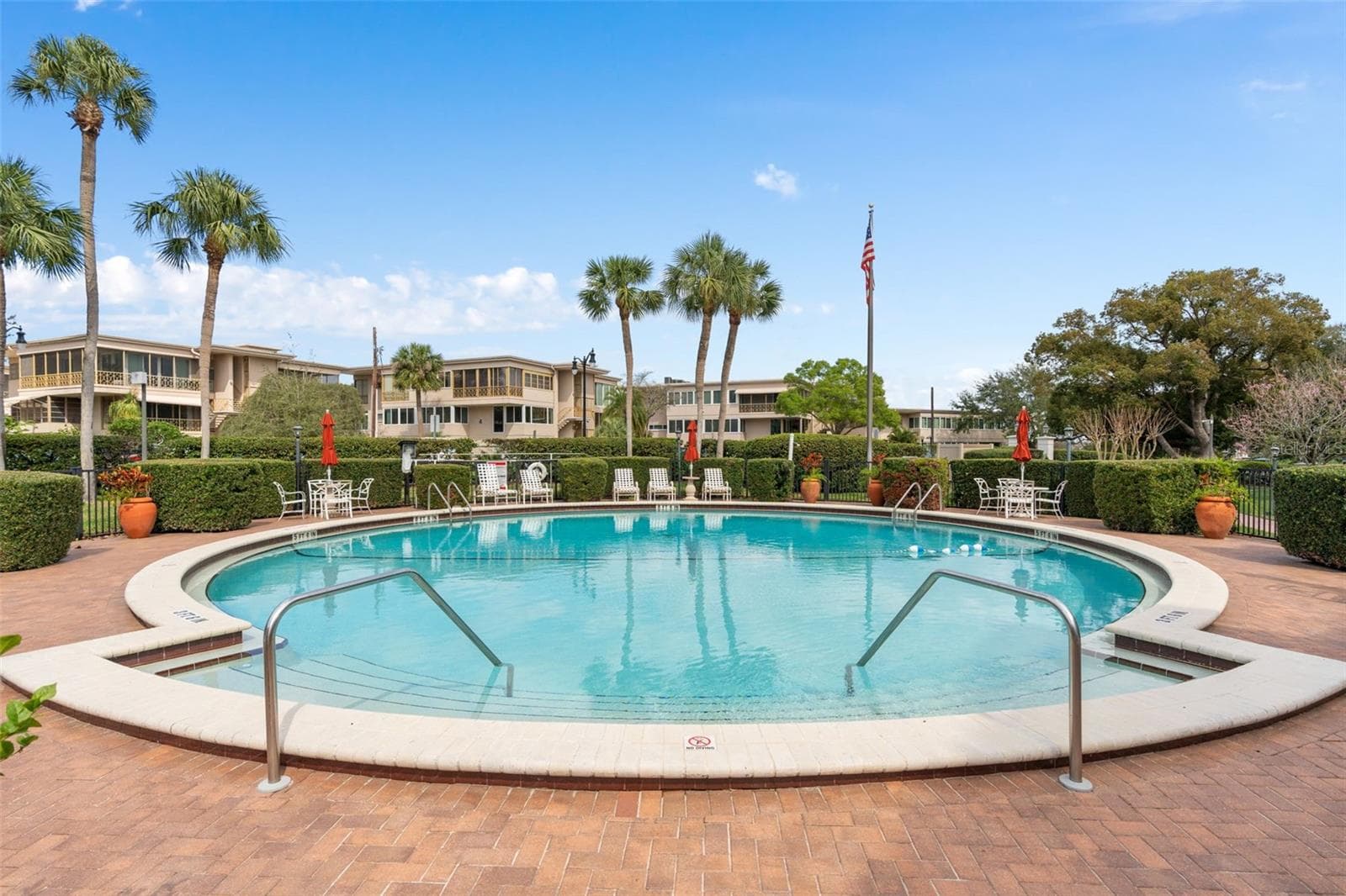 Swimming Pool - 100 S INTERLACHEN AVE #401, WINTER PARK