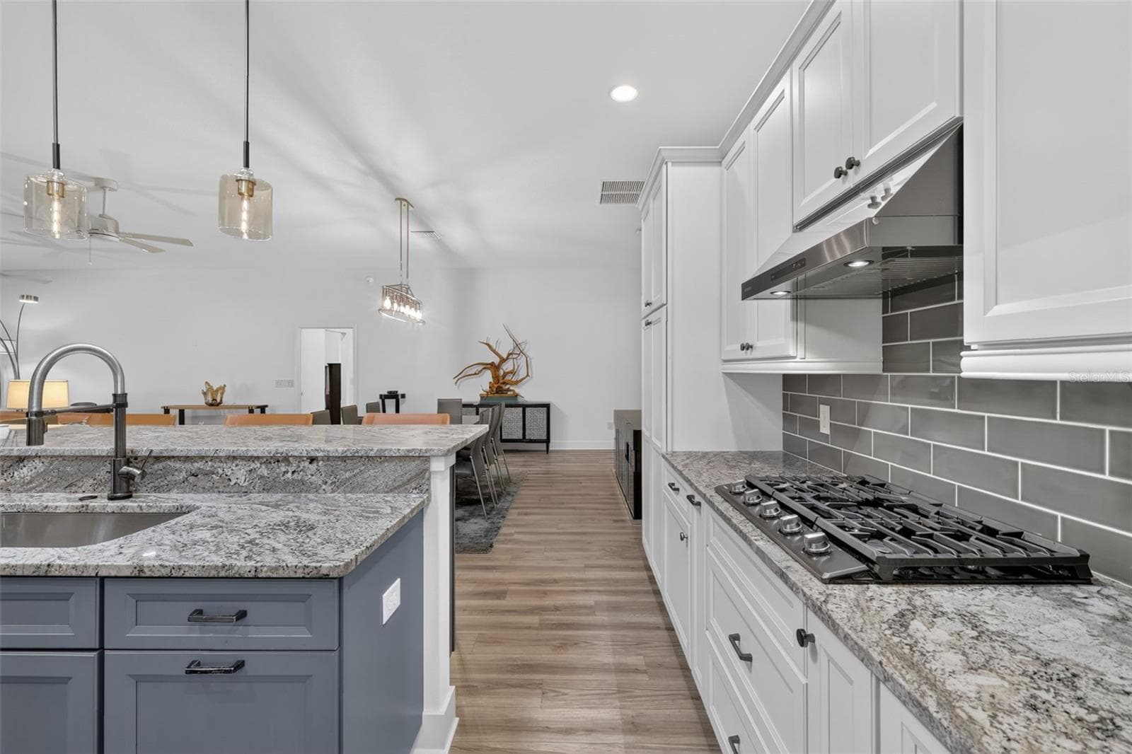 Kitchen with gas stove and tile backsplash - 2741 DUNHAM DR, THE VILLAGES