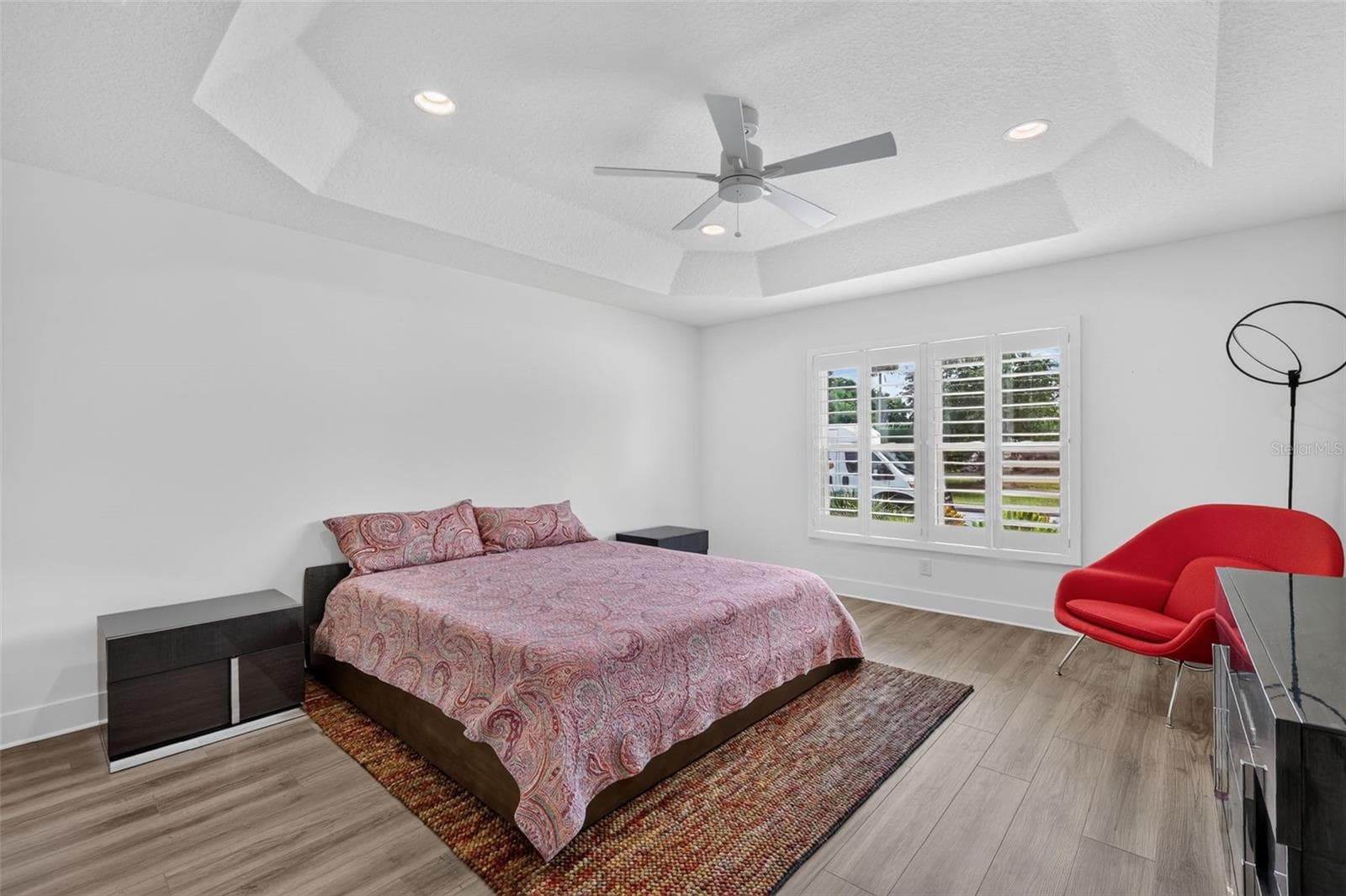 Front guest bedroom with tray ceiling - 2741 DUNHAM DR, THE VILLAGES