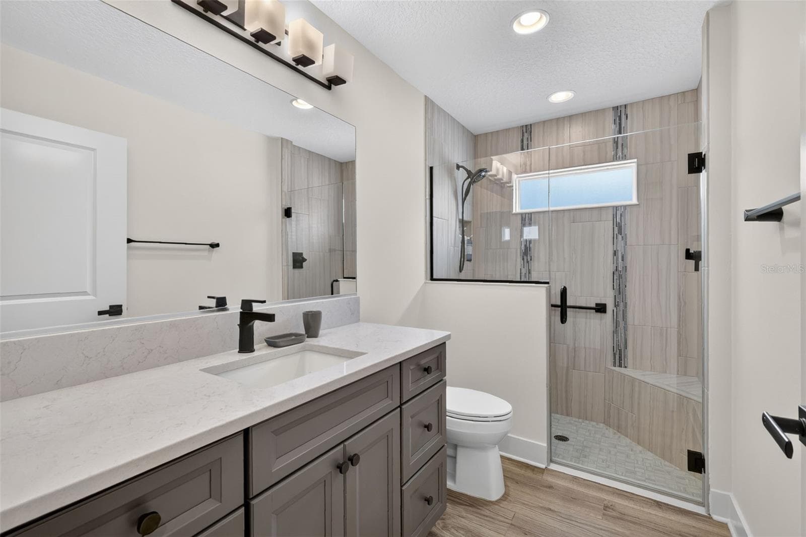 Front bathroom with walk-in tiled shower - 2741 DUNHAM DR, THE VILLAGES