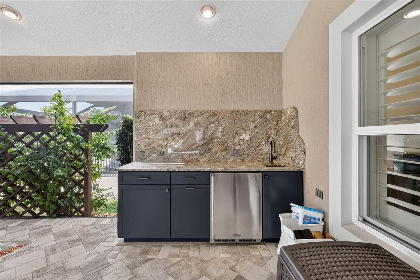 Beverage fridge, sink and counter - 2741 DUNHAM DR, THE VILLAGES