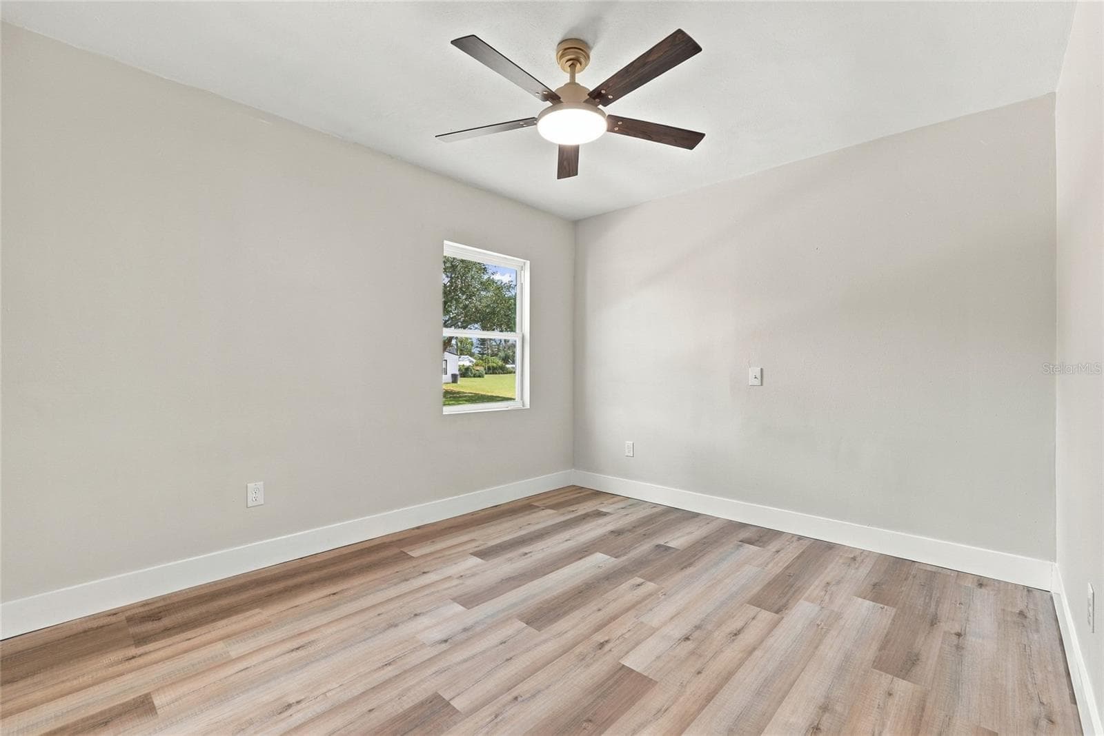 Guest Room 1 - 8474 TOBAY RD N, ST PETERSBURG