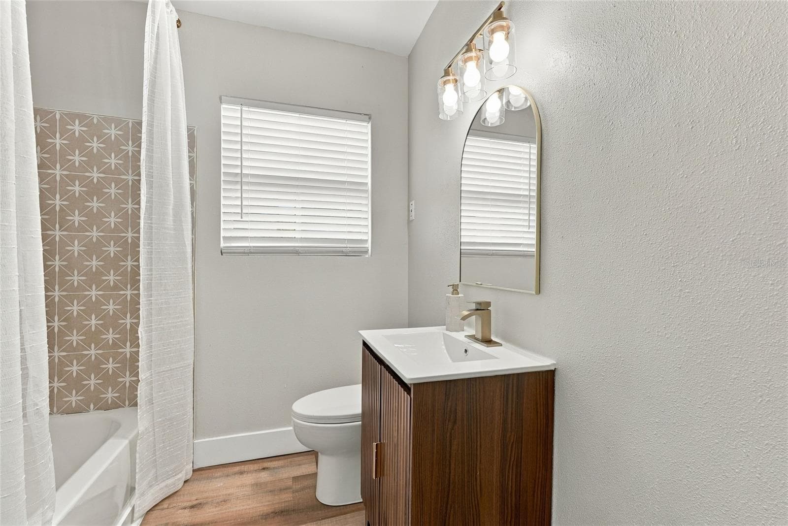 Hall Guest Bath - 8474 TOBAY RD N, ST PETERSBURG