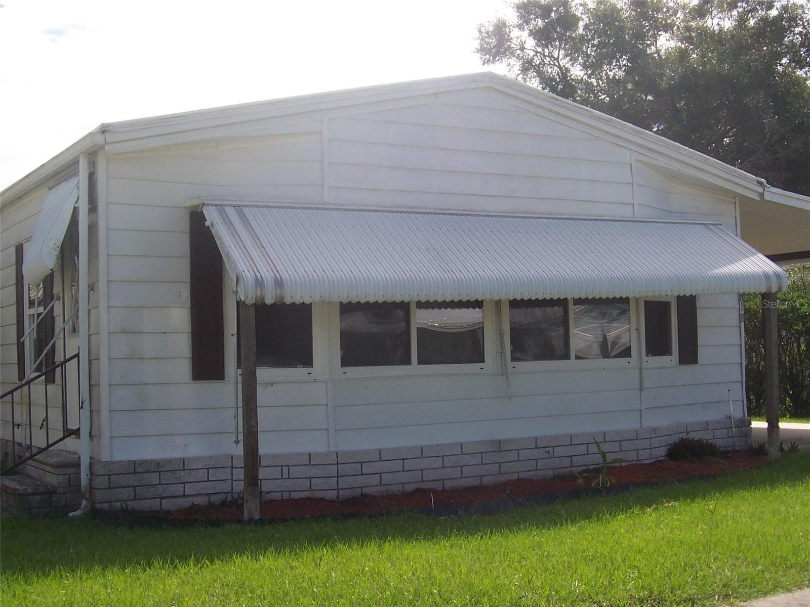 The great room has 6 windows across the front. This is great for natural light and letting the sunshine in! - TERRACE PARK 02, WESLEY CHAPEL