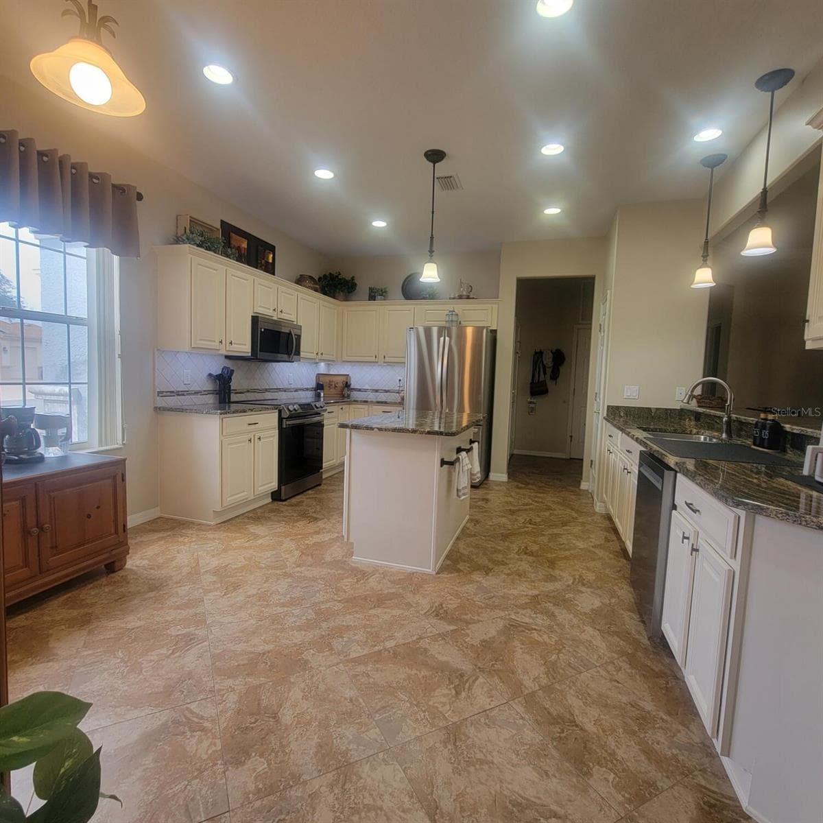 Single Family Residence at 9302 SE 120TH LOOP, SUMMERFIELD, photo 6 of 24