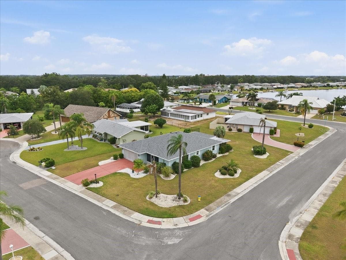 Walking distance to the Lake - 1801 ORCHID CT, SUN CITY CENTER
