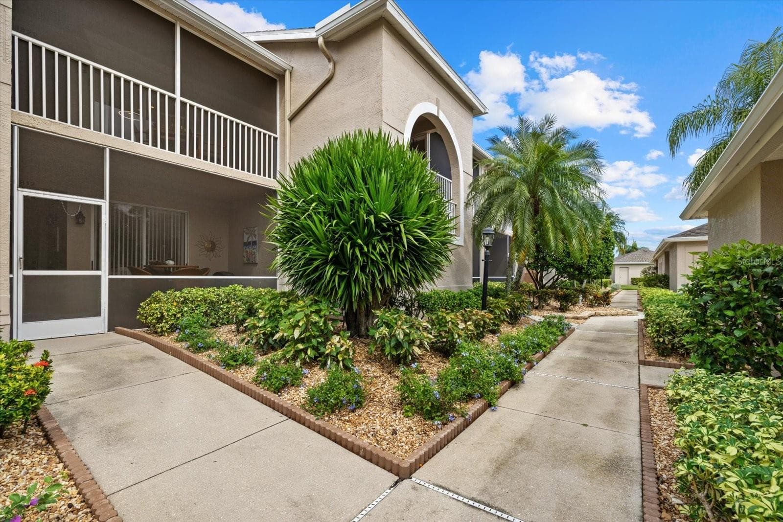 Beautiful Landscaping - 9580 HIGH GATE DR #1822, SARASOTA