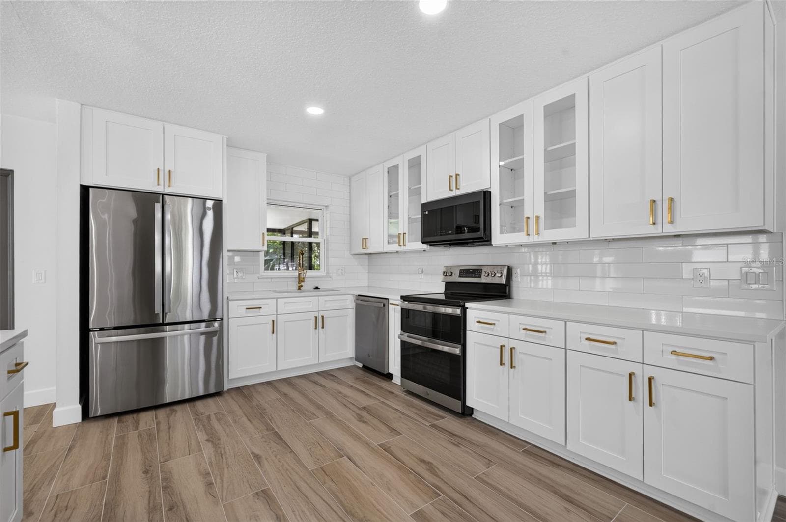 Single Family Residence at 517 GARDEN HEIGHTS DR, WINTER GARDEN, photo 3 of 24