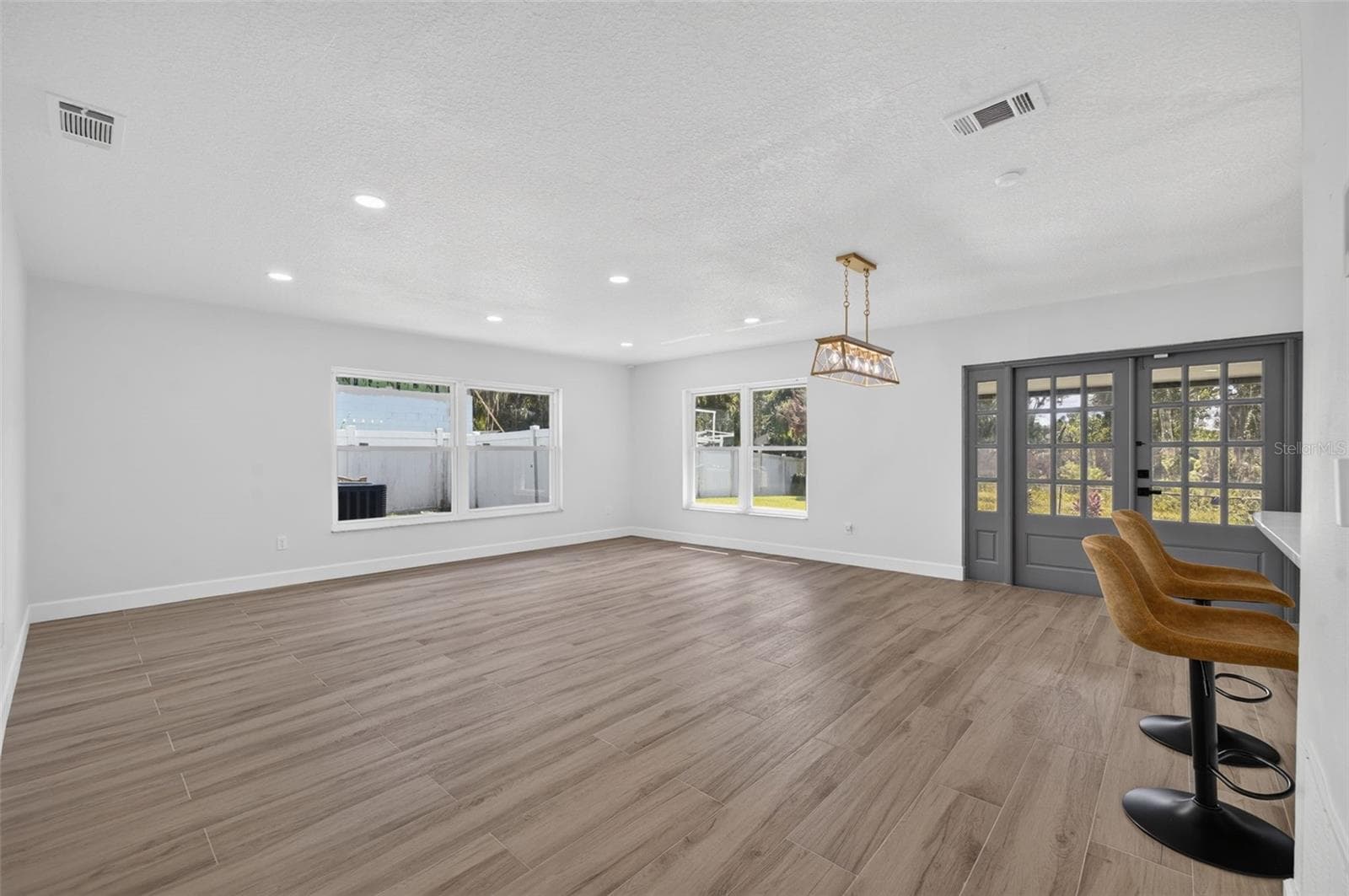 Single Family Residence at 517 GARDEN HEIGHTS DR, WINTER GARDEN, photo 5 of 24