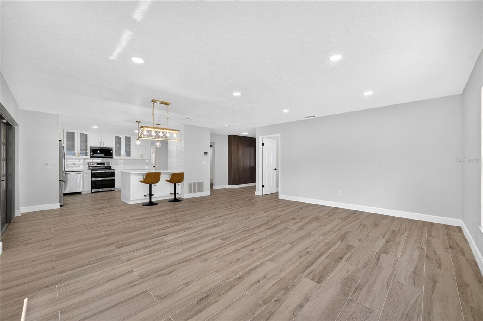 Single Family Residence at 517 GARDEN HEIGHTS DR, WINTER GARDEN, photo 6 of 24