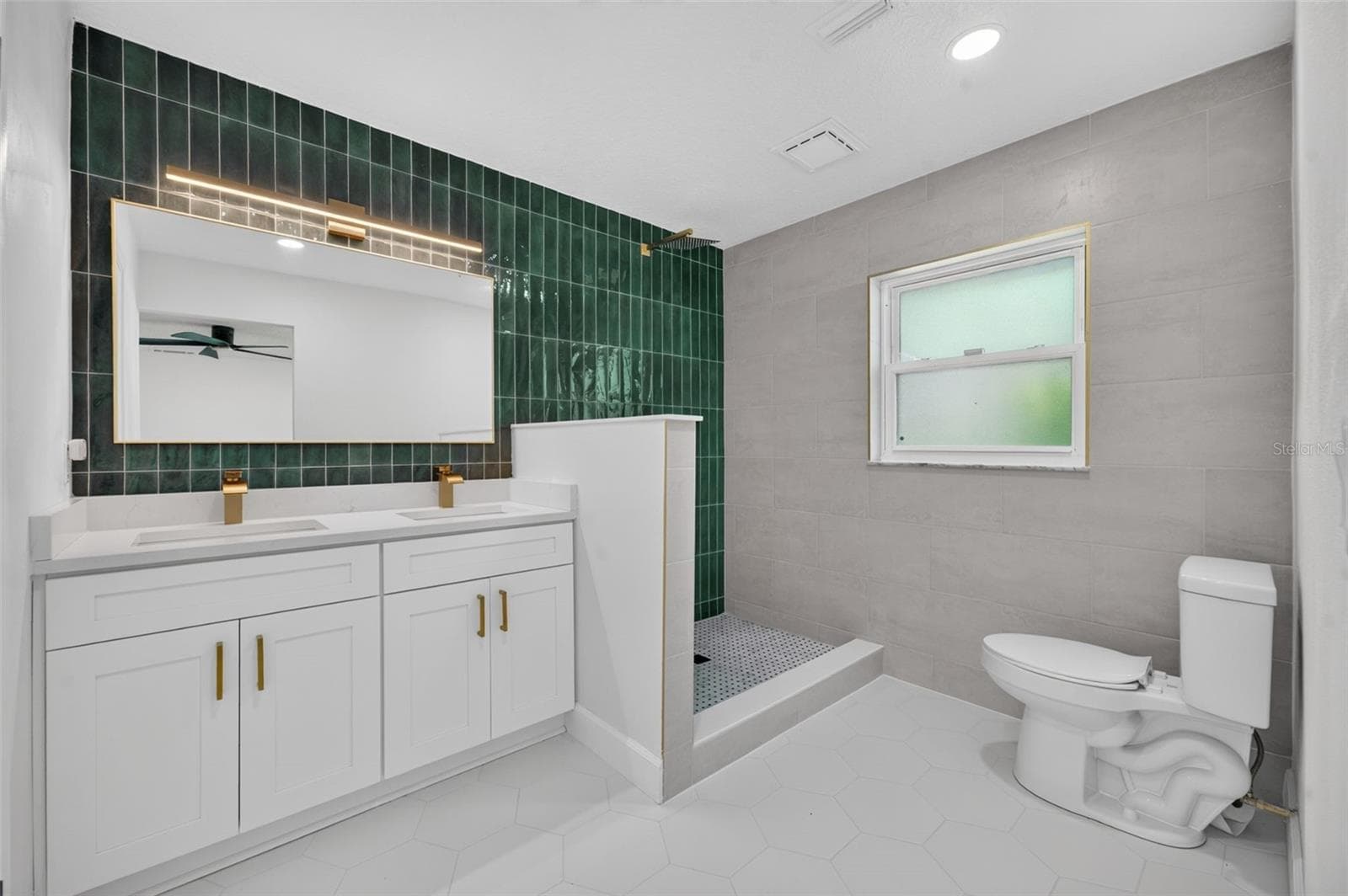 Single Family Residence at 517 GARDEN HEIGHTS DR, WINTER GARDEN, photo 12 of 24