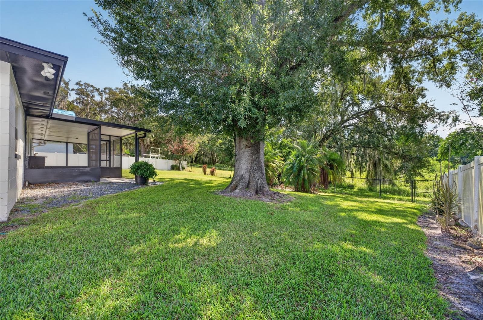 Single Family Residence at 517 GARDEN HEIGHTS DR, WINTER GARDEN, photo 20 of 24