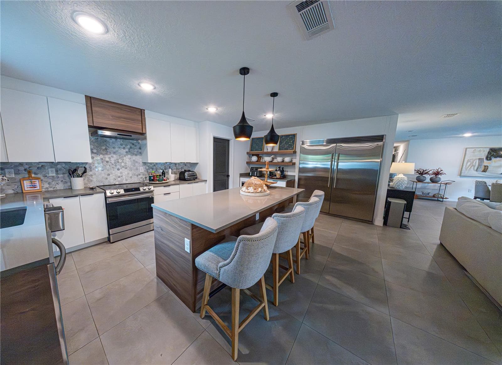 Single Family Residence at 9197 BAY HILL BLVD, ORLANDO, photo 4 of 27