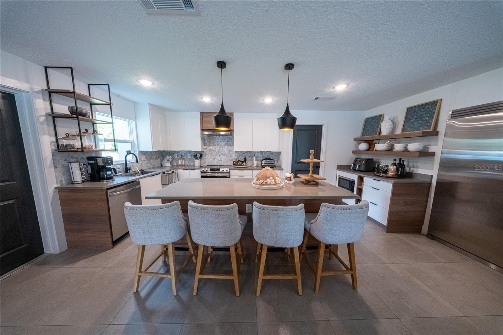 Single Family Residence at 9197 BAY HILL BLVD, ORLANDO, photo 6 of 27
