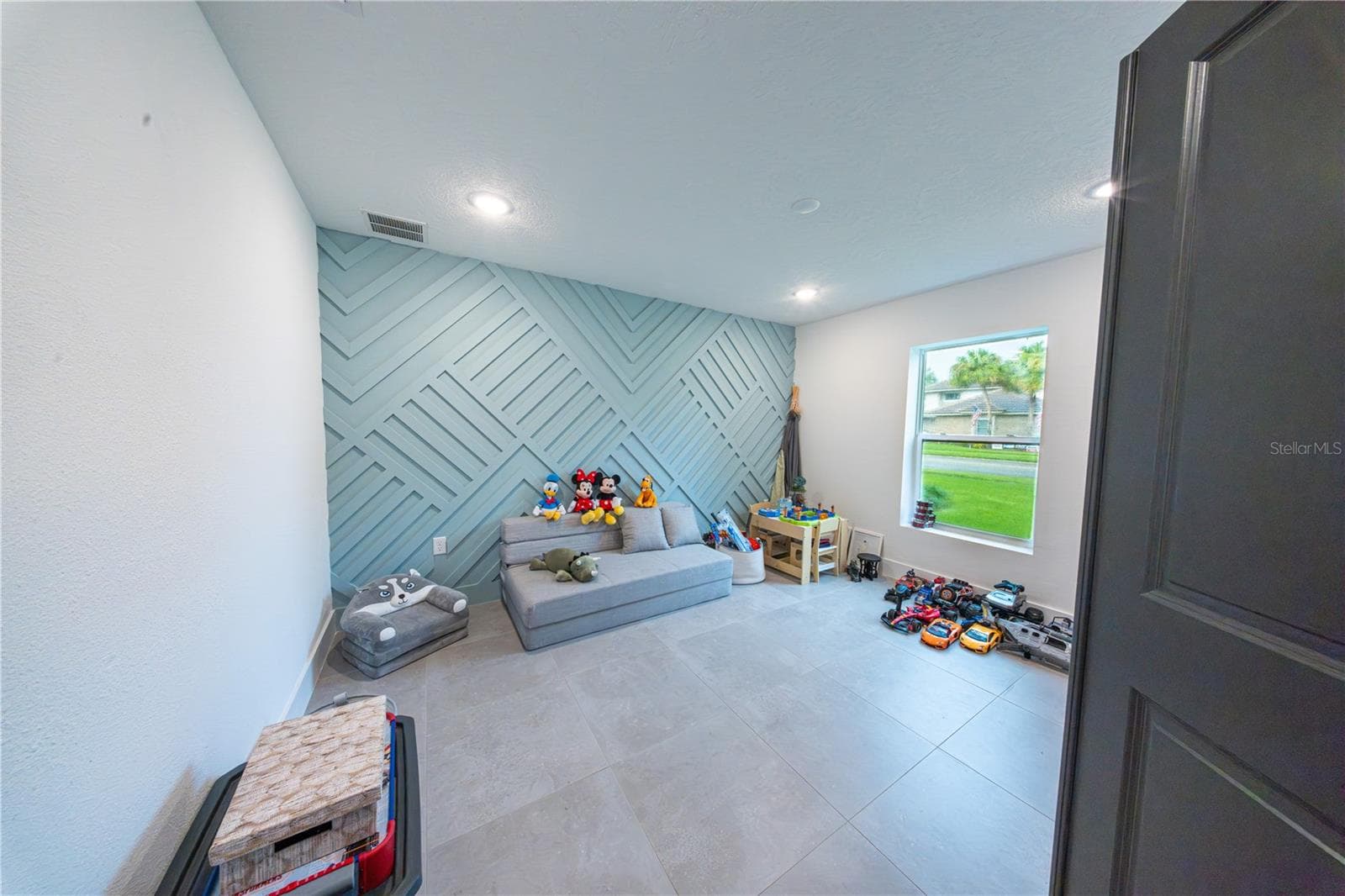 Single Family Residence at 9197 BAY HILL BLVD, ORLANDO, photo 26 of 27