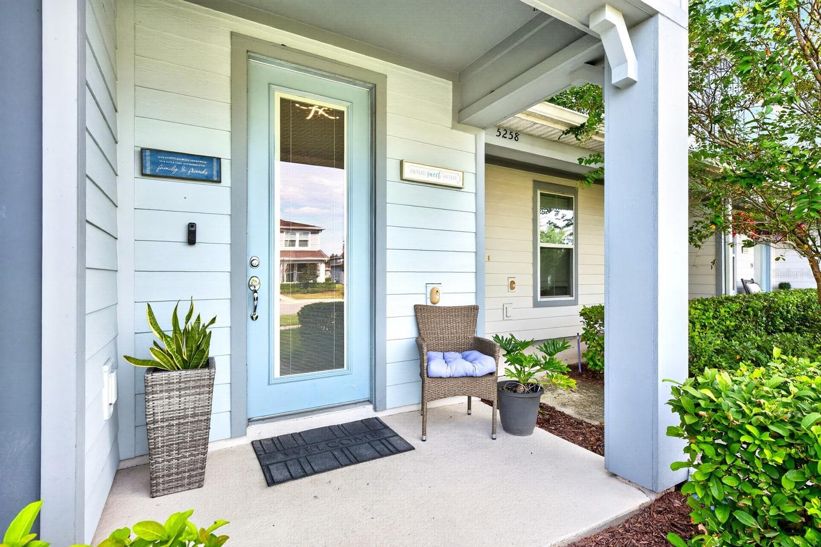 Cute front porch for relaxing with a cup of coffee - 5264 SAPLING SPROUT DR, ORLANDO