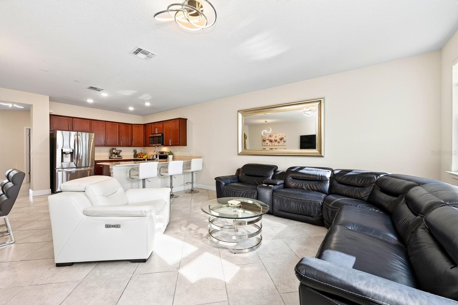 HUGE living room that is large-furniture friendly - 5264 SAPLING SPROUT DR, ORLANDO