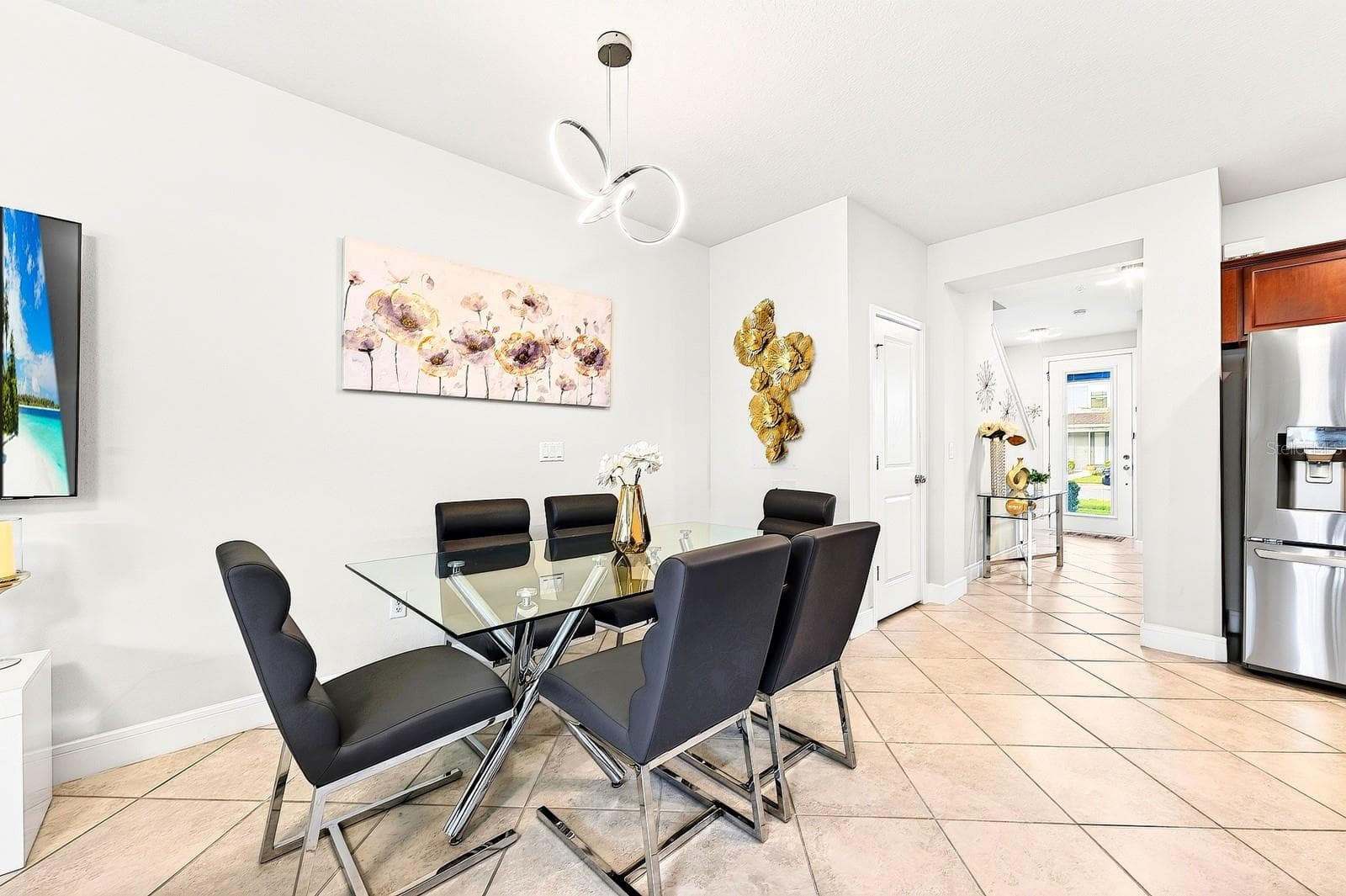 Upgraded light fixture in dining room with clear view to the front door - 5264 SAPLING SPROUT DR, ORLANDO
