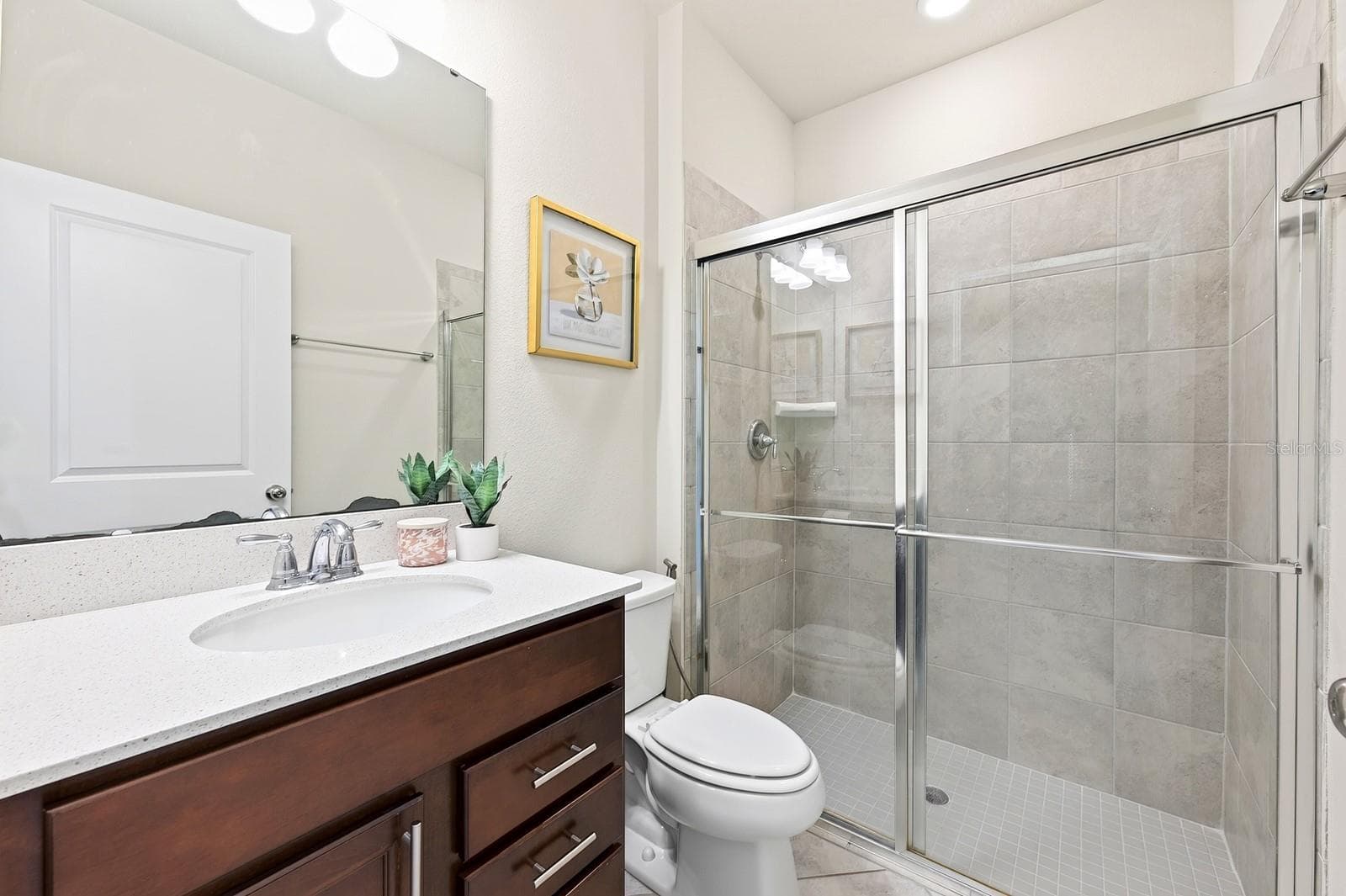 Downstairs bathroom with STAND-UP SHOWER - 5264 SAPLING SPROUT DR, ORLANDO