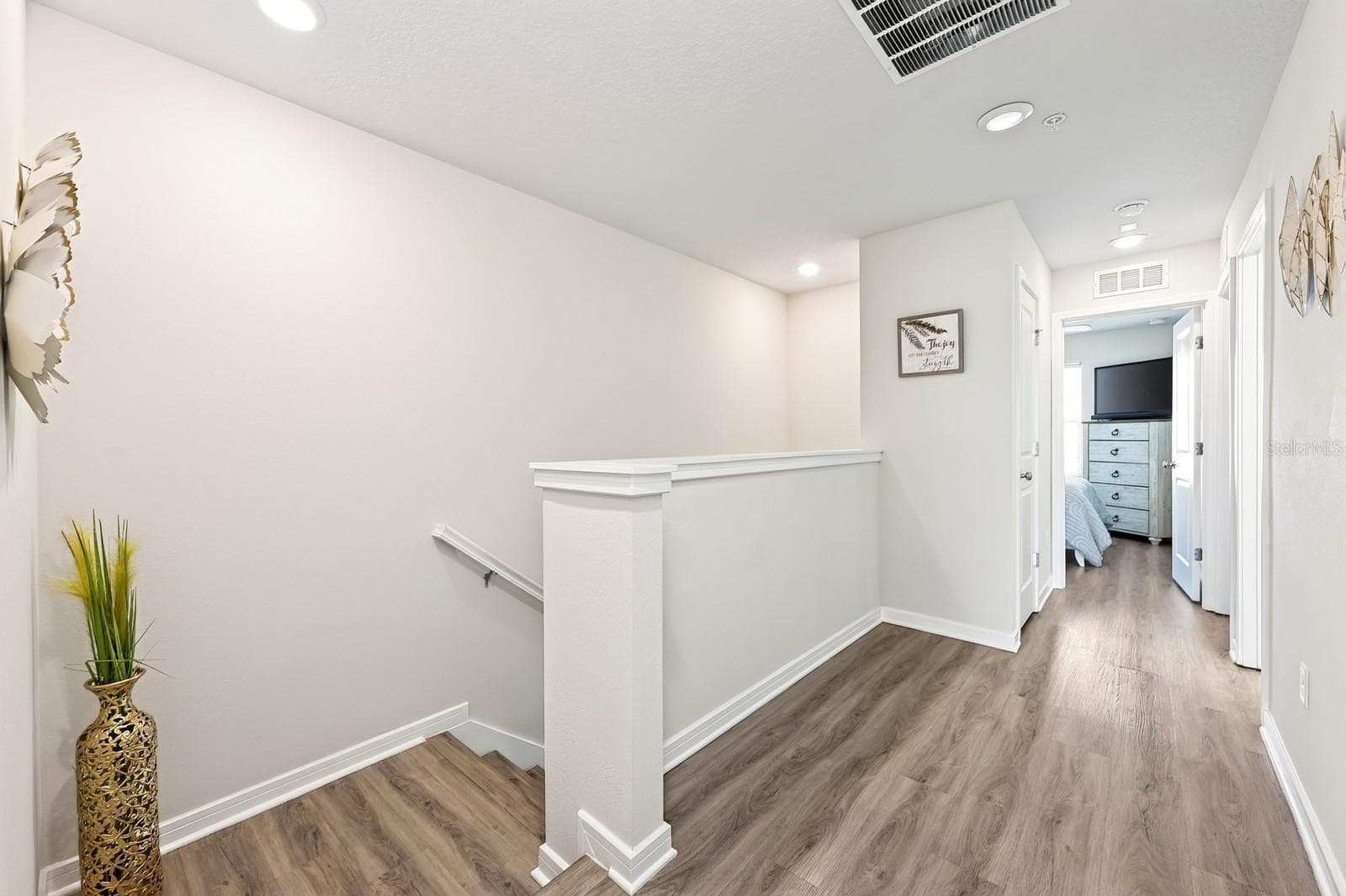 Once upstairs, there is a spacious landing perfect for a small seating area or desk workspace - 5264 SAPLING SPROUT DR, ORLANDO