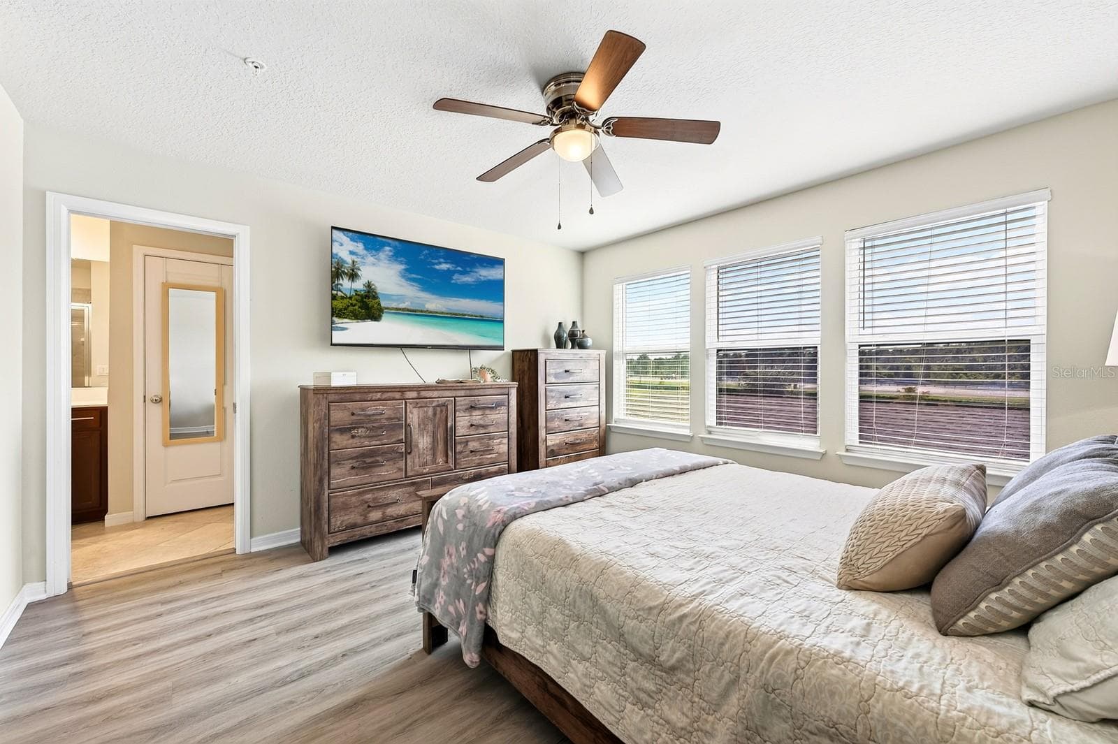 Primary bedroom with en-suite bathroom - 5264 SAPLING SPROUT DR, ORLANDO