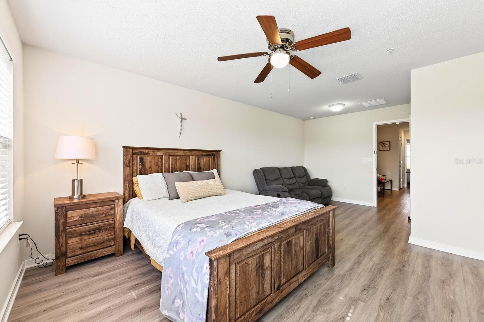 Ceiling fan and LVP flooring - 5264 SAPLING SPROUT DR, ORLANDO