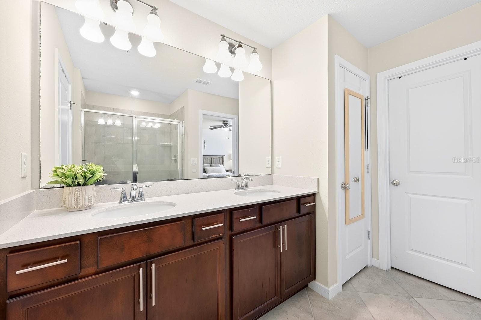 The Primary Bath features a linen closet - 5264 SAPLING SPROUT DR, ORLANDO