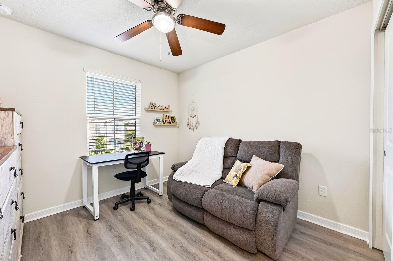 Ceiling fan and great natural light in the 3rd guest bedroom upstairs - 5264 SAPLING SPROUT DR, ORLANDO
