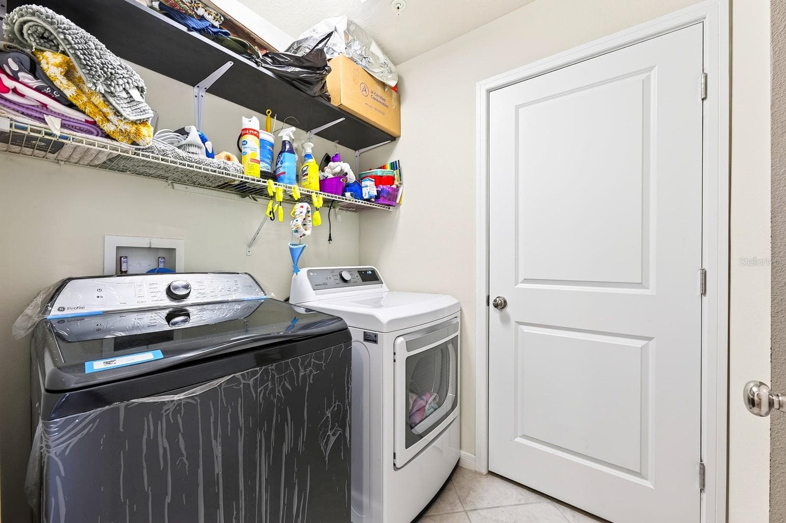 Laundry room features built-in shelves. Washer and Dryer CONVEY! - 5264 SAPLING SPROUT DR, ORLANDO