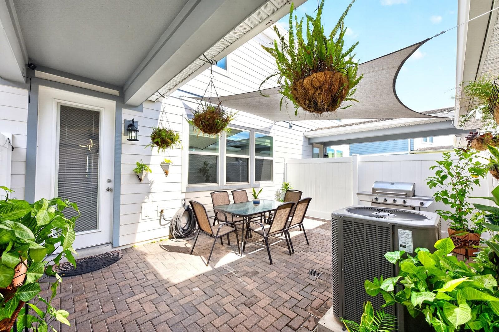 SHADE SAIL and GRILL included! - 5264 SAPLING SPROUT DR, ORLANDO