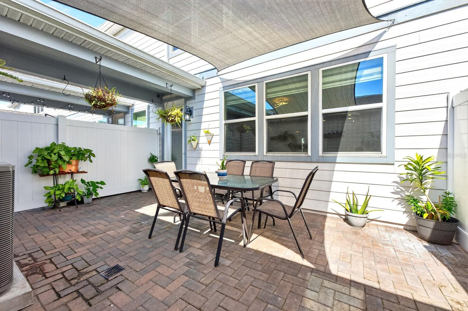 Cozy place to relax and visit at the end of the day - 5264 SAPLING SPROUT DR, ORLANDO