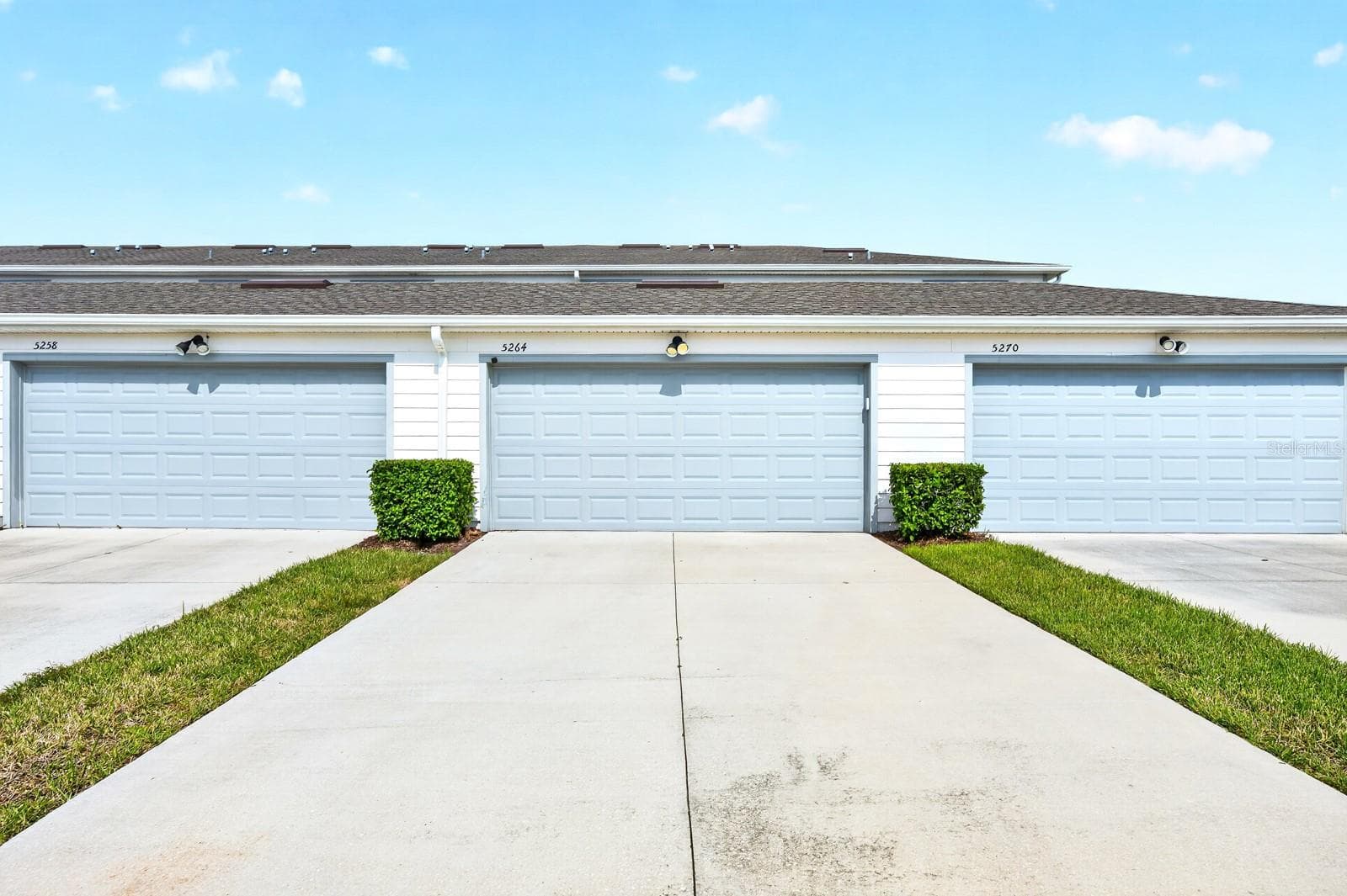 Personal 2-car garage - 5264 SAPLING SPROUT DR, ORLANDO