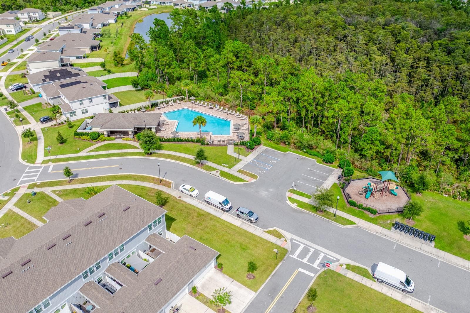 Community pool, playground, and parking - 5264 SAPLING SPROUT DR, ORLANDO