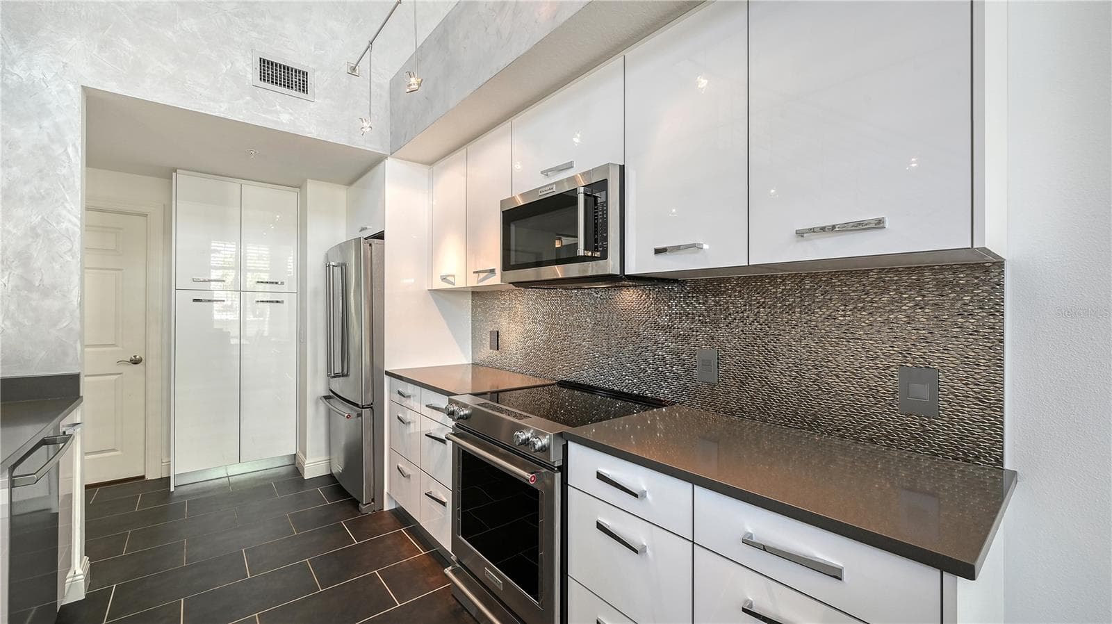 Condominium at 800 N TAMIAMI TRL #321, SARASOTA, photo 12 of 50
