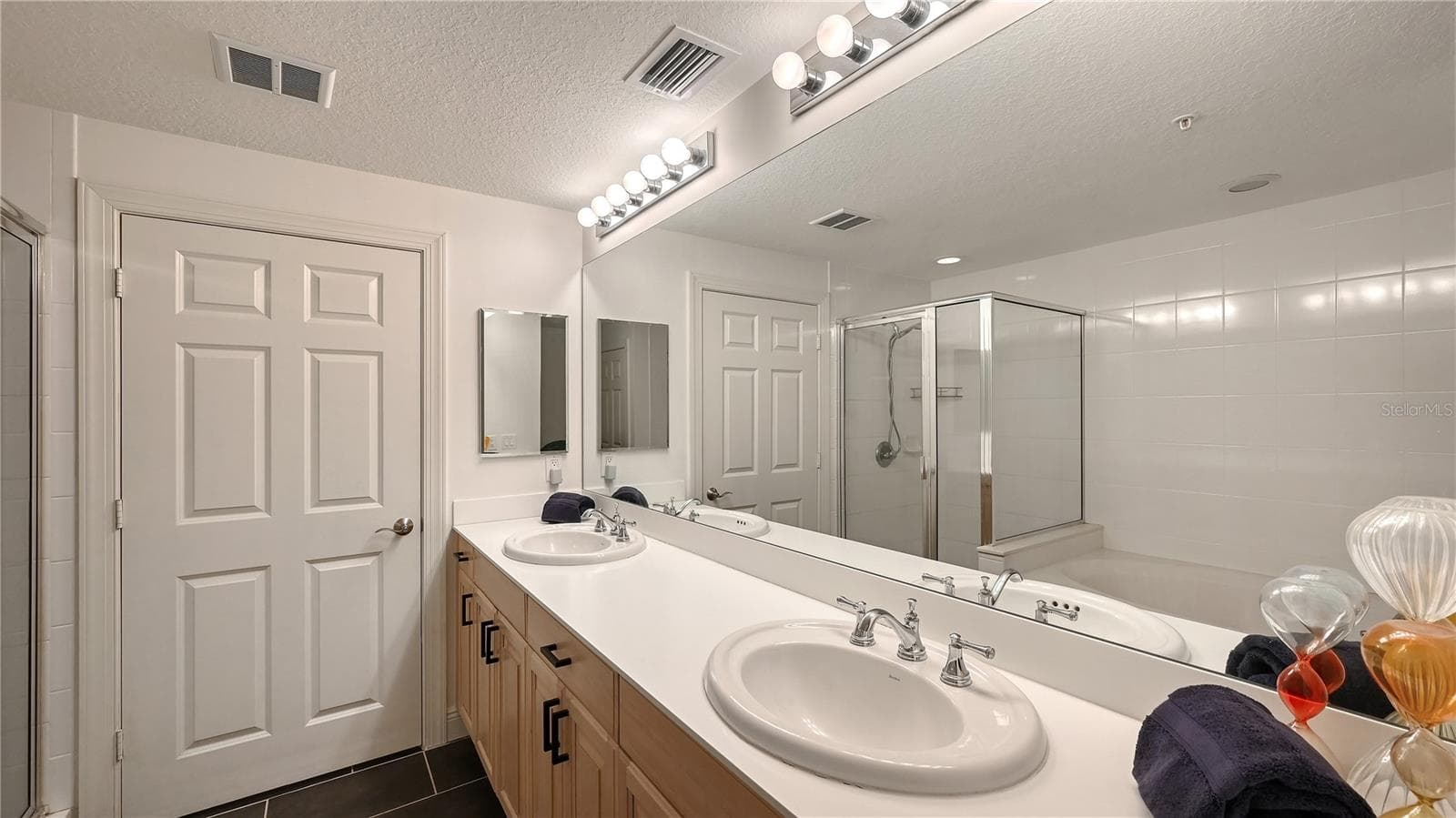 Condominium at 800 N TAMIAMI TRL #321, SARASOTA, photo 28 of 50