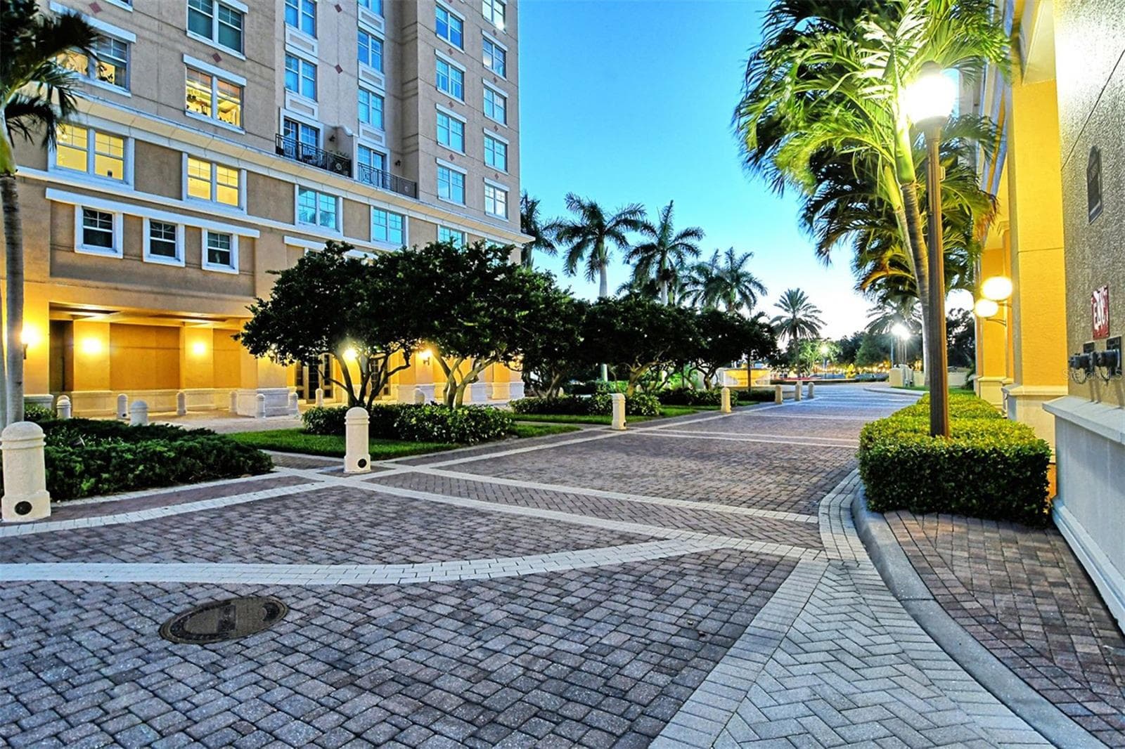Condominium at 800 N TAMIAMI TRL #321, SARASOTA, photo 49 of 50