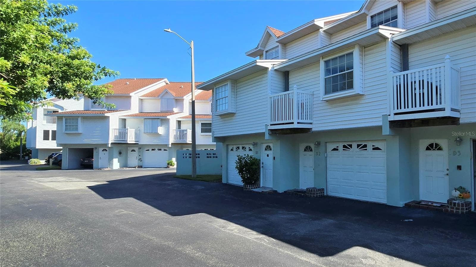 Vista Village Townhomes - 19201 VISTA LN #D2, INDIAN SHORES